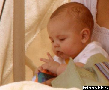 Бритни с Шоном на пляже7088464tidi5fe.jpg(Бритни Спирс, Britney Spears)