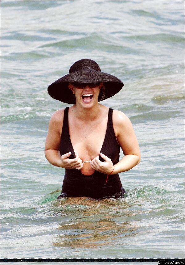 Бритни с Шоном на пляже_32333_003.jpg(Бритни Спирс, Britney Spears)