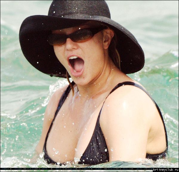 Бритни с Шоном на пляже_32333_009.jpg(Бритни Спирс, Britney Spears)