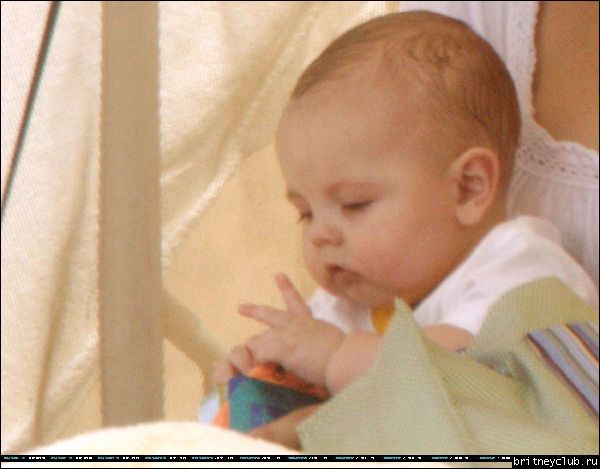 Бритни с Шоном на пляже_32333_014.jpg(Бритни Спирс, Britney Spears)