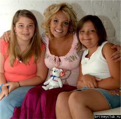 Бритни и Кевин с фанатами01.jpg(Бритни Спирс, Britney Spears)