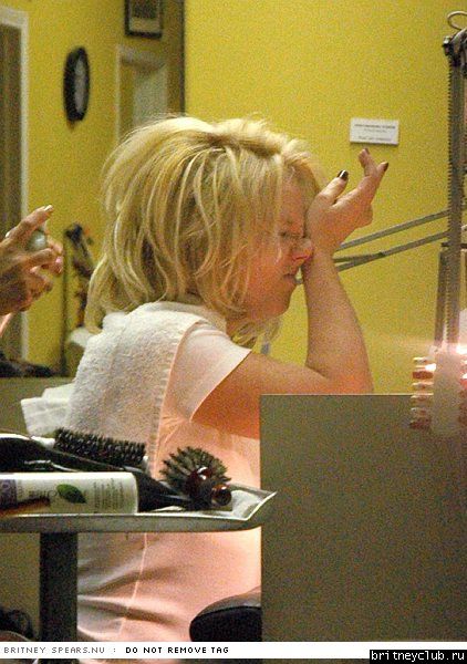 Бритни в салоне красоты 03.jpg(Бритни Спирс, Britney Spears)