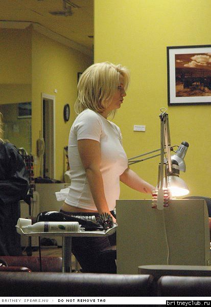 Бритни в салоне красоты 06.jpg(Бритни Спирс, Britney Spears)