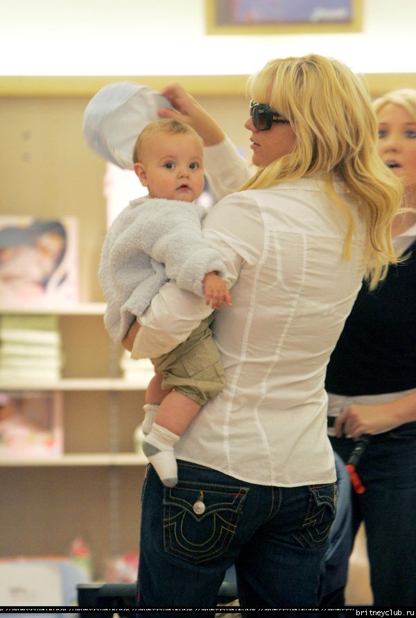 Шоппинг с Шоном Престоном13.jpg(Бритни Спирс, Britney Spears)