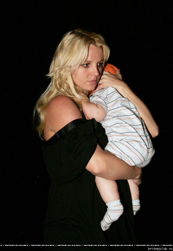 Бритни и Шон прибыли в Нью Йорк08.jpg(Бритни Спирс, Britney Spears)