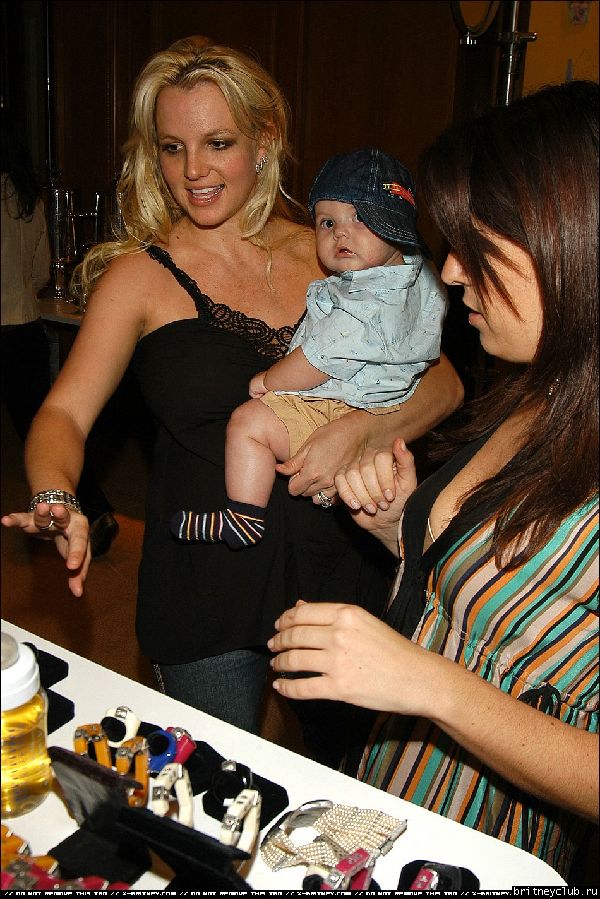 The Lucky Club 200609.jpg(Бритни Спирс, Britney Spears)