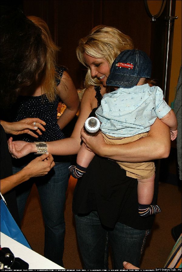 The Lucky Club 200610.jpg(Бритни Спирс, Britney Spears)