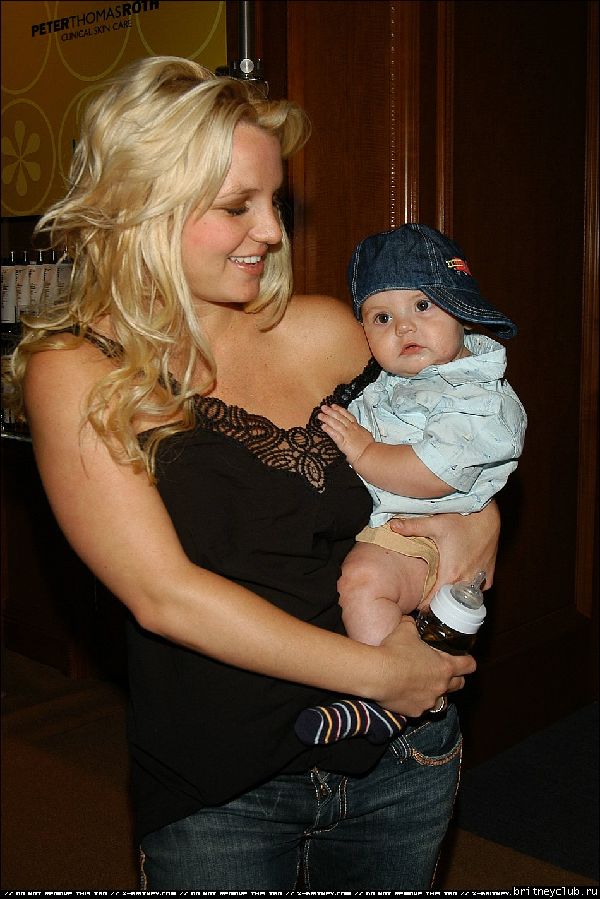 The Lucky Club 200612.jpg(Бритни Спирс, Britney Spears)
