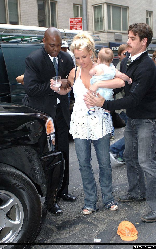 Бритни чуть не выронила ребенка1148661449732.jpg(Бритни Спирс, Britney Spears)