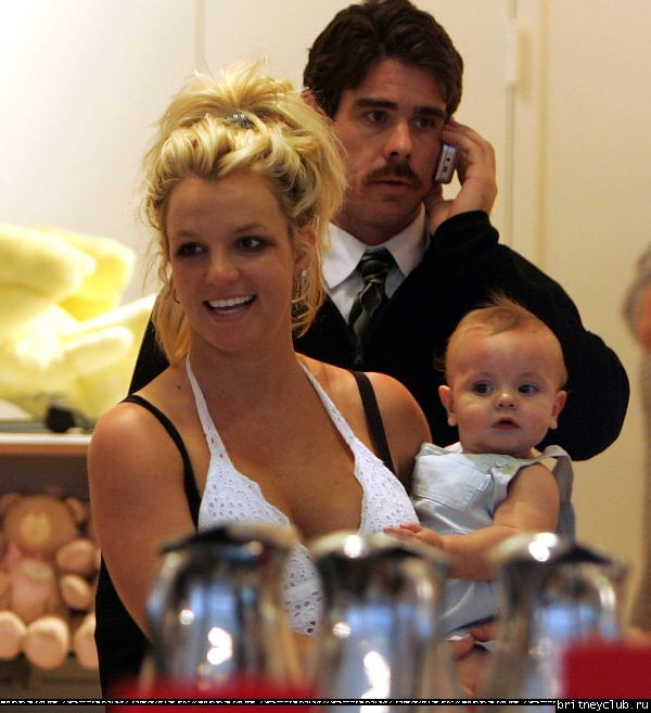 Бритни чуть не выронила ребенка1148661573848.jpg(Бритни Спирс, Britney Spears)
