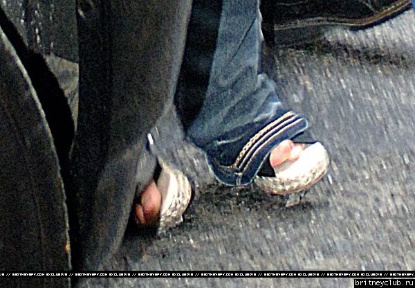 Бритни чуть не выронила ребенка27.jpg(Бритни Спирс, Britney Spears)