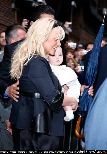 Бритни прибыла на David Letterman Show03.jpg(Бритни Спирс, Britney Spears)