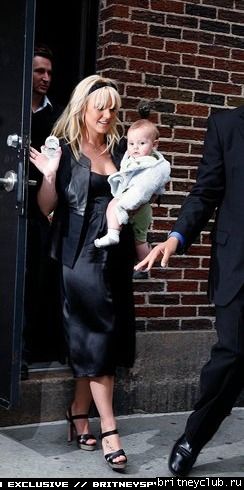 Бритни прибыла на David Letterman Show04.jpg(Бритни Спирс, Britney Spears)