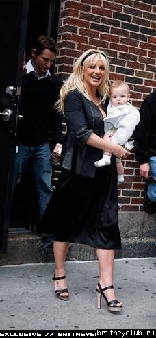 Бритни прибыла на David Letterman Show05.jpg(Бритни Спирс, Britney Spears)