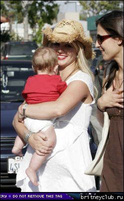 Бритни и Шон наслаждаются солнечным днем в Малибу11.jpg(Бритни Спирс, Britney Spears)