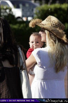 Бритни и Шон наслаждаются солнечным днем в Малибу14.jpg(Бритни Спирс, Britney Spears)