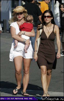 Бритни и Шон наслаждаются солнечным днем в Малибу15.jpg(Бритни Спирс, Britney Spears)