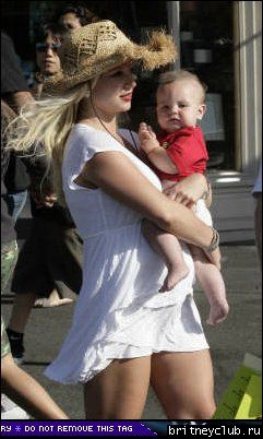 Бритни и Шон наслаждаются солнечным днем в Малибу18.jpg(Бритни Спирс, Britney Spears)