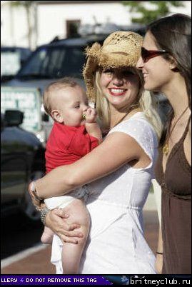 Бритни и Шон наслаждаются солнечным днем в Малибу20.jpg(Бритни Спирс, Britney Spears)