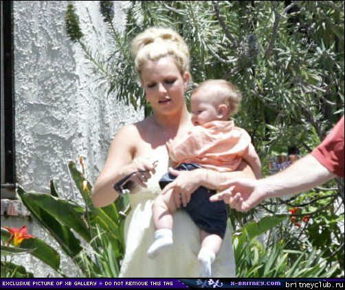 Бритни, Шон и Перри в Малибу03.jpg(Бритни Спирс, Britney Spears)