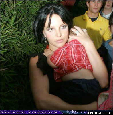 Бритни с семьей посетила ресторан 1151606455154.jpg(Бритни Спирс, Britney Spears)