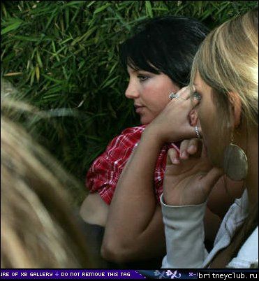 Бритни с семьей посетила ресторан 24.jpg(Бритни Спирс, Britney Spears)