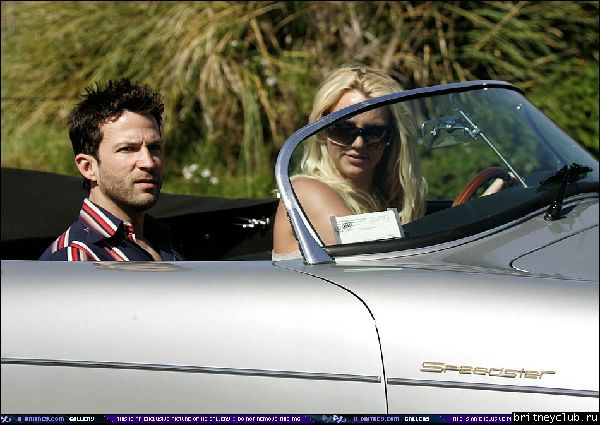 Бритни тестирует новый автомобиль02.jpg(Бритни Спирс, Britney Spears)