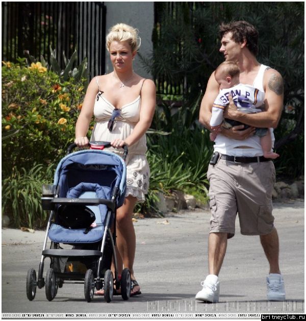 Бритни, Кевин и Шон Престон в Малибу11.jpg(Бритни Спирс, Britney Spears)