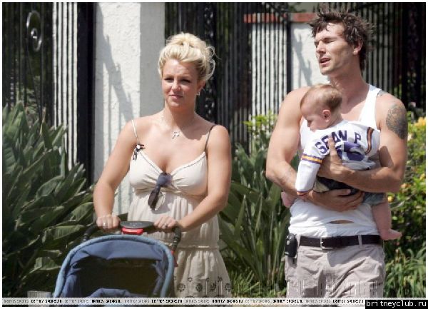 Бритни, Кевин и Шон Престон в Малибу1150386155565.jpg(Бритни Спирс, Britney Spears)