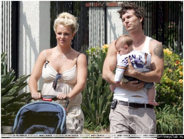 Бритни, Кевин и Шон Престон в Малибу1150386156626.jpg(Бритни Спирс, Britney Spears)