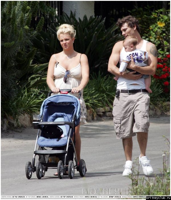 Бритни, Кевин и Шон Престон в Малибу25.jpg(Бритни Спирс, Britney Spears)
