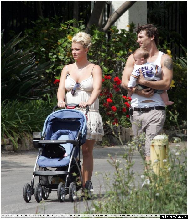 Бритни, Кевин и Шон Престон в Малибу36.jpg(Бритни Спирс, Britney Spears)