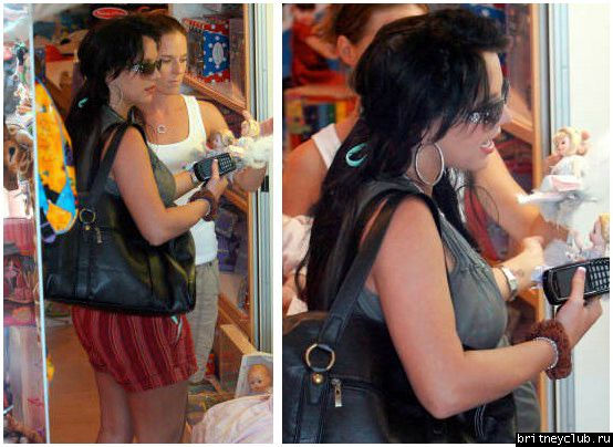 Шоппинг в Toy Crazy16.jpg(Бритни Спирс, Britney Spears)