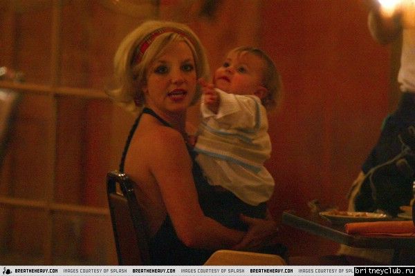 Бритни обедает с Шоном и Брайаномbritlouisianafc9.jpg(Бритни Спирс, Britney Spears)