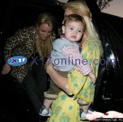 Бритни, Перис и Шон normal_BSpearsPreston112506_10.jpg(Бритни Спирс, Britney Spears)