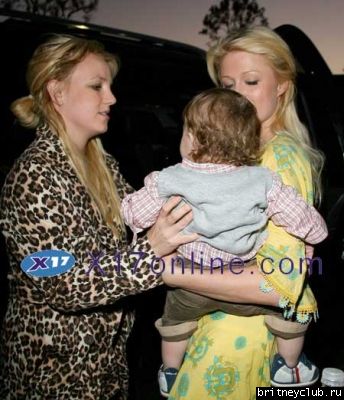 Бритни, Перис и Шон normal_BSpearsPreston112506_6.jpg(Бритни Спирс, Britney Spears)