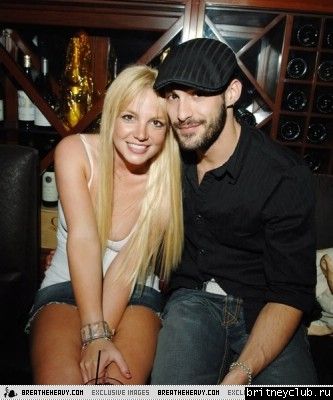 Бритни на открытии ресторанаnormal_britney-lounge4.jpg(Бритни Спирс, Britney Spears)