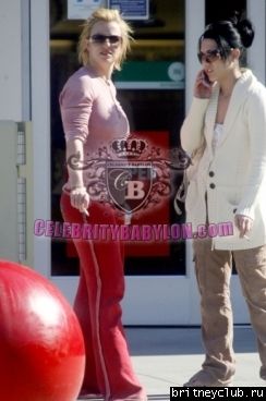Бритни в магазине TargetLarge_Vertical_8377.jpg(Бритни Спирс, Britney Spears)