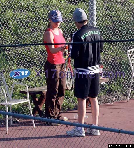 Бритни играет в теннис на территории клиникиBSpearsTennis031507_4.jpg(Бритни Спирс, Britney Spears)