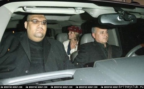Бритни входит в бар - первое посещение после реабилитацииbritney-bar26.jpg(Бритни Спирс, Britney Spears)
