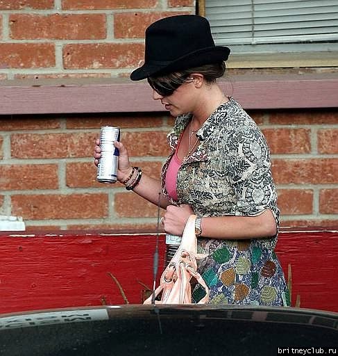 Бритни направляется в студию танца "Millennium"britney-millennium13.jpg(Бритни Спирс, Britney Spears)