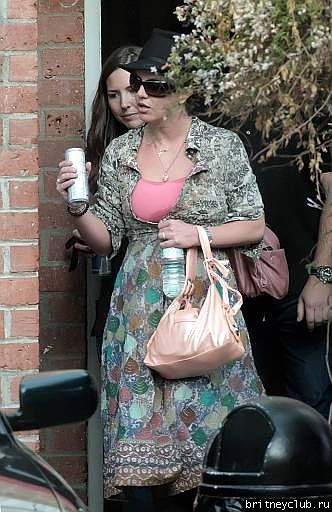 Бритни направляется в студию танца "Millennium"britney-millennium36.jpg(Бритни Спирс, Britney Spears)