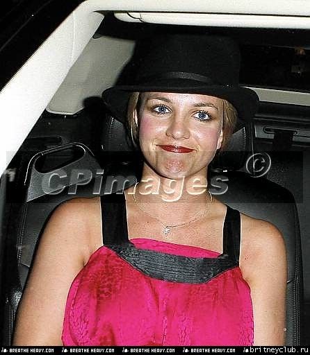 Бритни идет в клуб "Parc" в Голливуде с сестрой Эллиbritney-parc27.jpg(Бритни Спирс, Britney Spears)