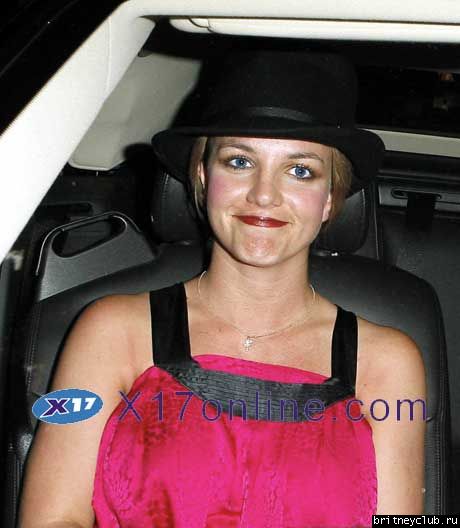 Бритни идет в клуб "Parc" в Голливуде с сестрой Эллиbritney-parc37.jpg(Бритни Спирс, Britney Spears)