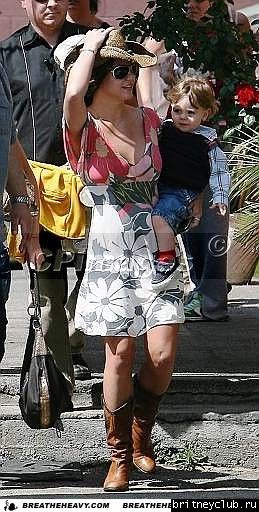 Бритни идет в студию Millennium с детьмиbritney-millennium37.jpg(Бритни Спирс, Britney Spears)