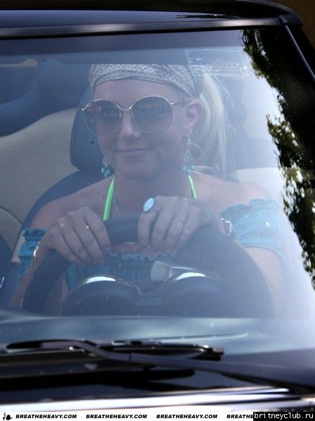 Бритни едет в солярийbritney-tanning02.jpg(Бритни Спирс, Britney Spears)