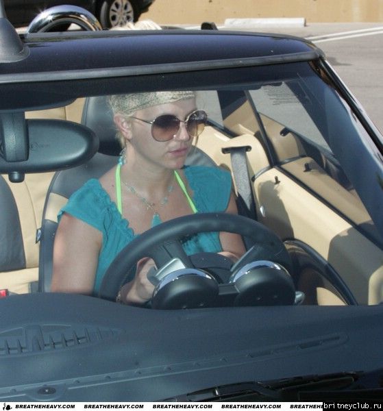 Бритни едет в солярийbritney-tanning03.jpg(Бритни Спирс, Britney Spears)