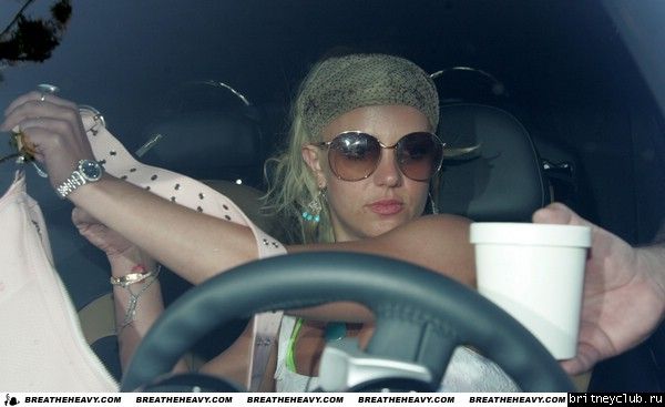 Бритни едет в солярийbritney-tanning19.jpg(Бритни Спирс, Britney Spears)