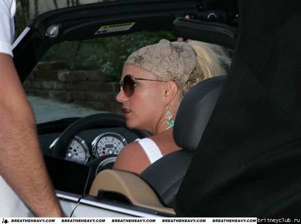 Бритни едет в солярийbritney-tanning23.jpg(Бритни Спирс, Britney Spears)