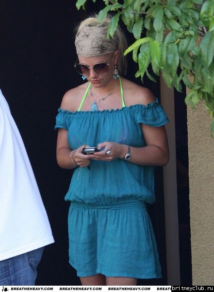 Бритни едет в солярийbritney-tanning27.jpg(Бритни Спирс, Britney Spears)